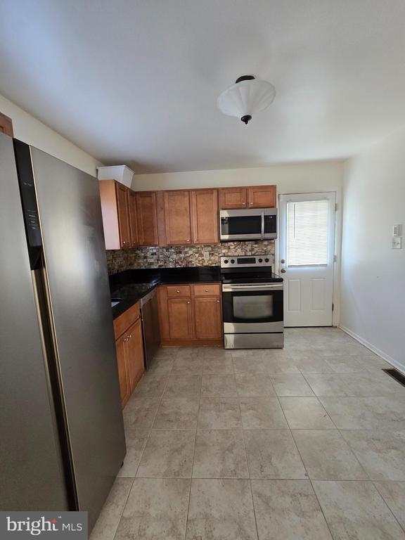 Building Photo - 10206 Farrar Ave