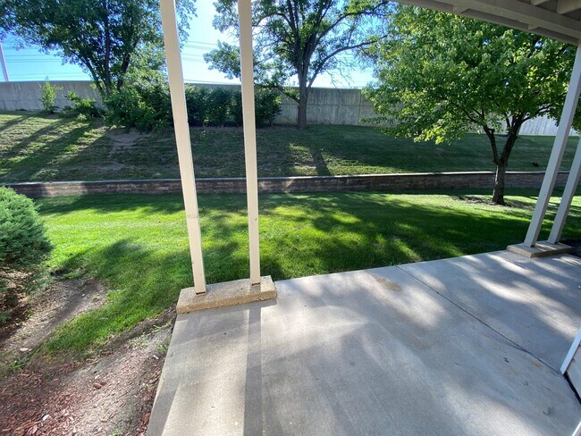 Building Photo - 1874 Fox Run Dr