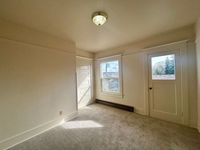 Building Photo - 1030