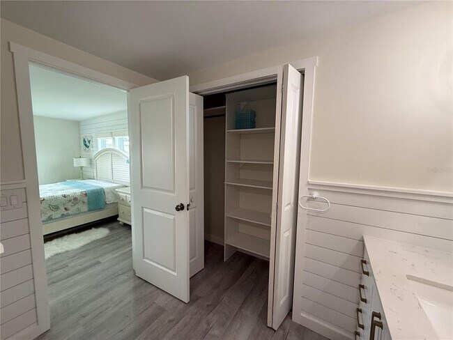 Building Photo - 637 Los Altos