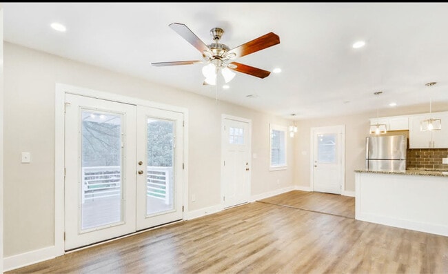 Building Photo - 2121 Nichols Ln