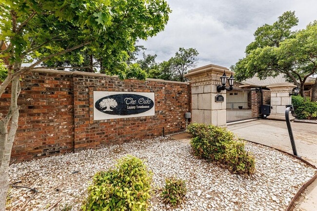 Building Photo - 5811 11th Pl