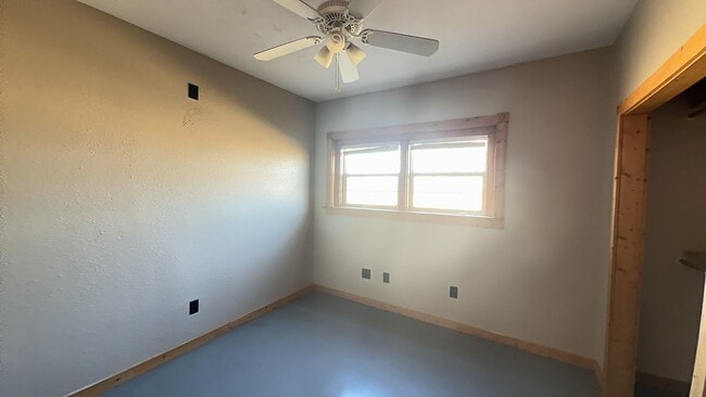 Building Photo - 3 bedroom 2 bathroom Barn dominium on 10 acres! First Month's Free!!