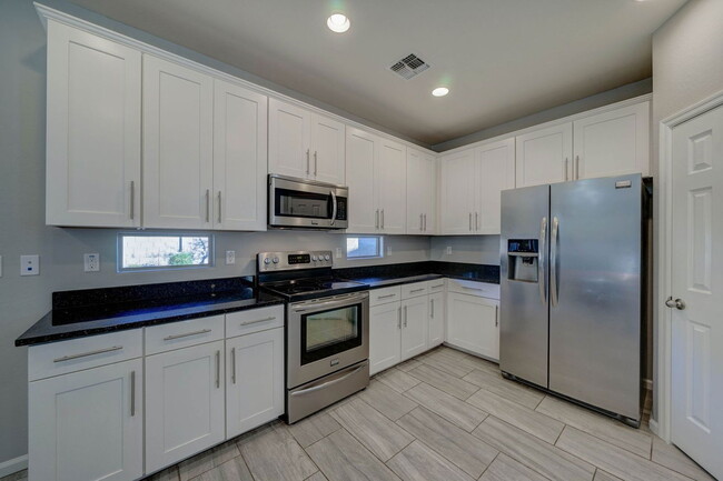 Building Photo - 7636 W Quail Track Dr