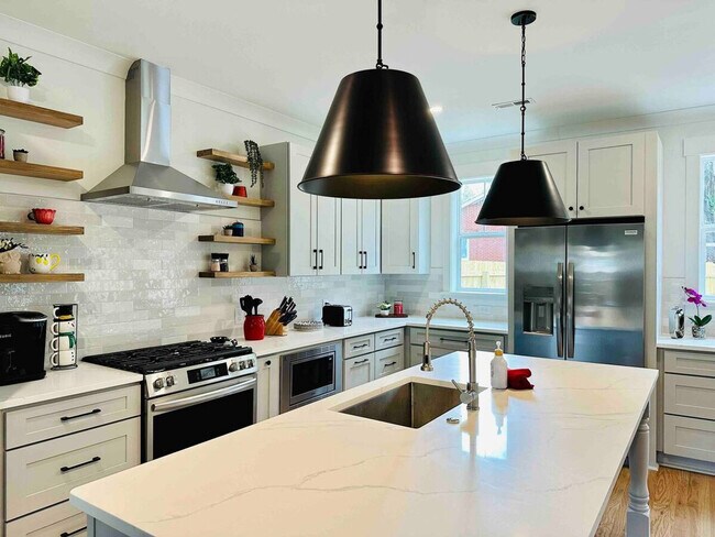 Building Photo - 806 Colorado Ave