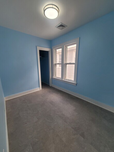 Building Photo - 1002 Cutler St