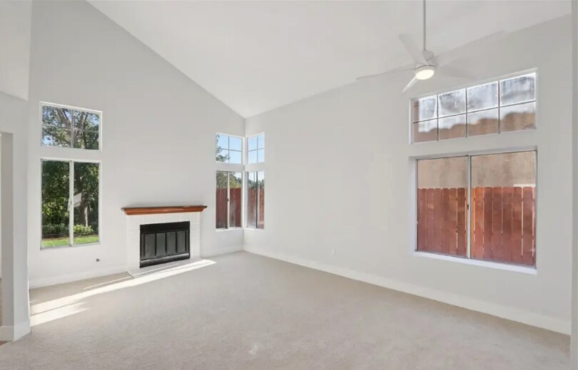 Building Photo - 16021 Augusta Dr