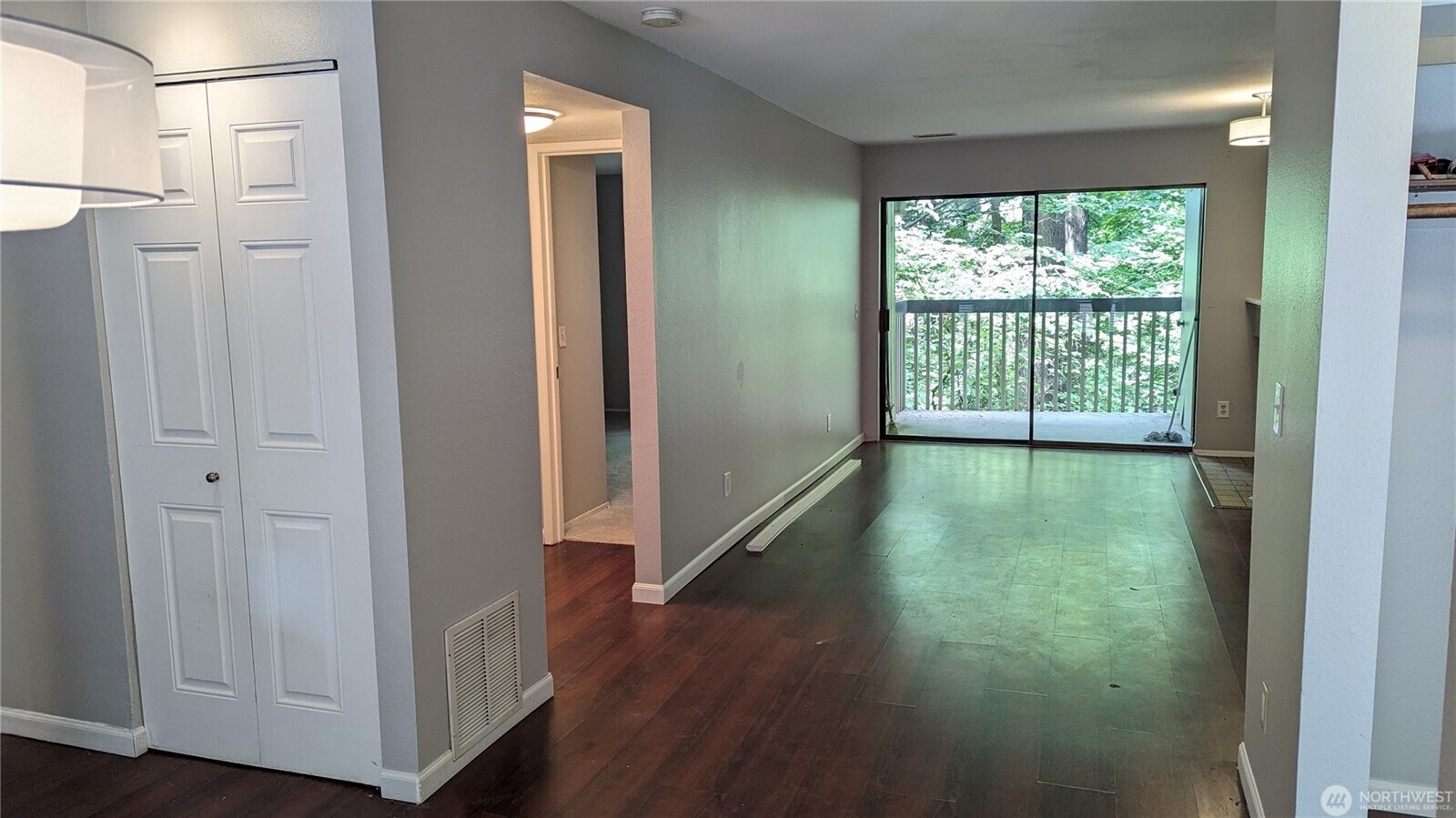 Looking into Living area - 10819 NE 37th Pl