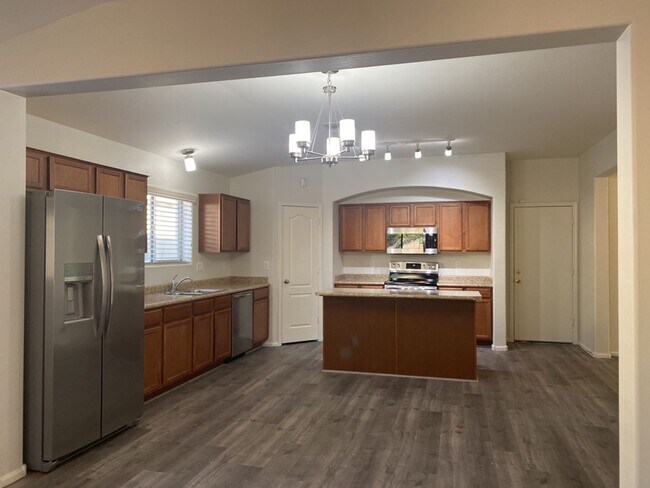 Building Photo - Spacious 3-Bedroom + Den Home in San Tan V...