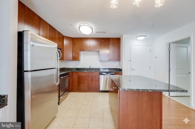 Building Photo - 155 Potomac Passage