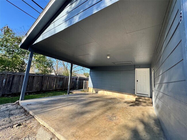 Building Photo - 2405 Teri Rd