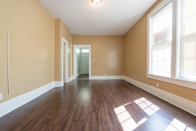 Building Photo - BEAUTIFUL Apartment in Downtown Suffolk!