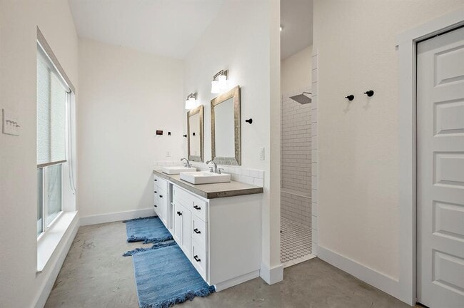 Building Photo - 805 Gallagher Dr