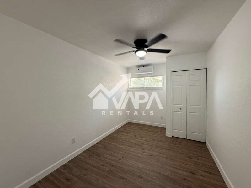 Building Photo - 411 Yolanda Dr