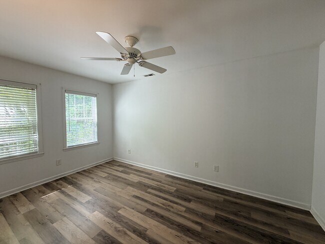 Building Photo - 4513 Country Club Rd