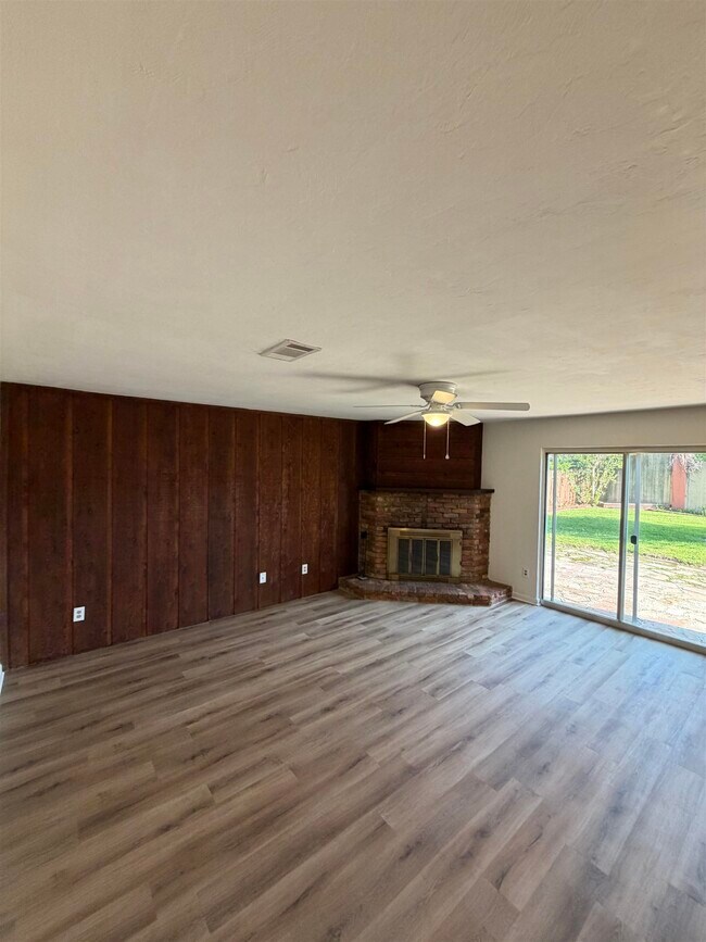Building Photo - 2434 Dundee Dr