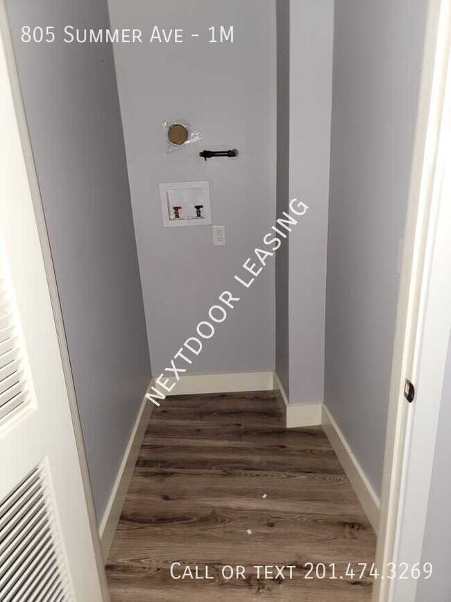 Building Photo - 805 Summer Ave