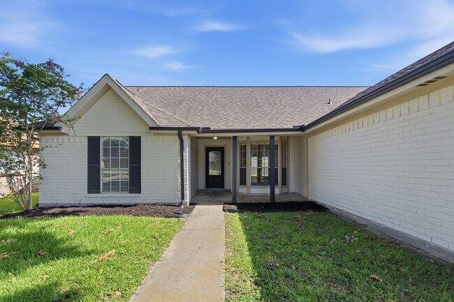 Building Photo - 1805 Whitebriar Dr