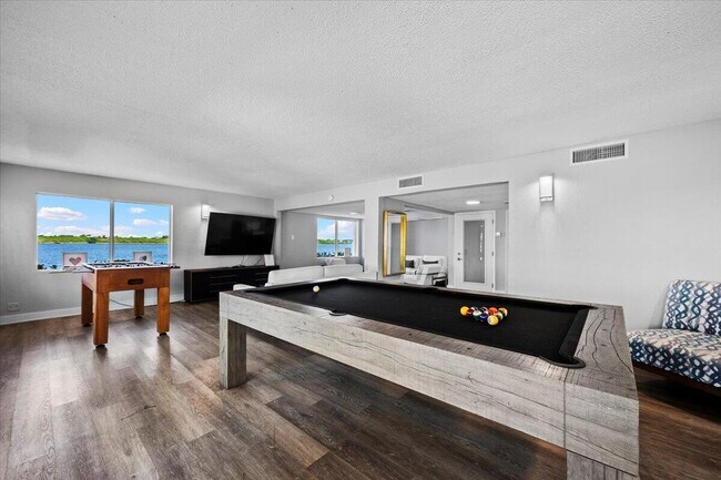 Building Photo - 2560 S Ocean Blvd
