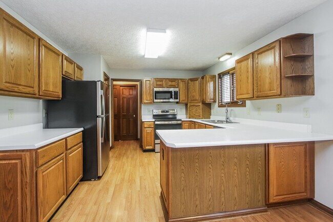 Building Photo - 7638 Chestnut Hills Dr