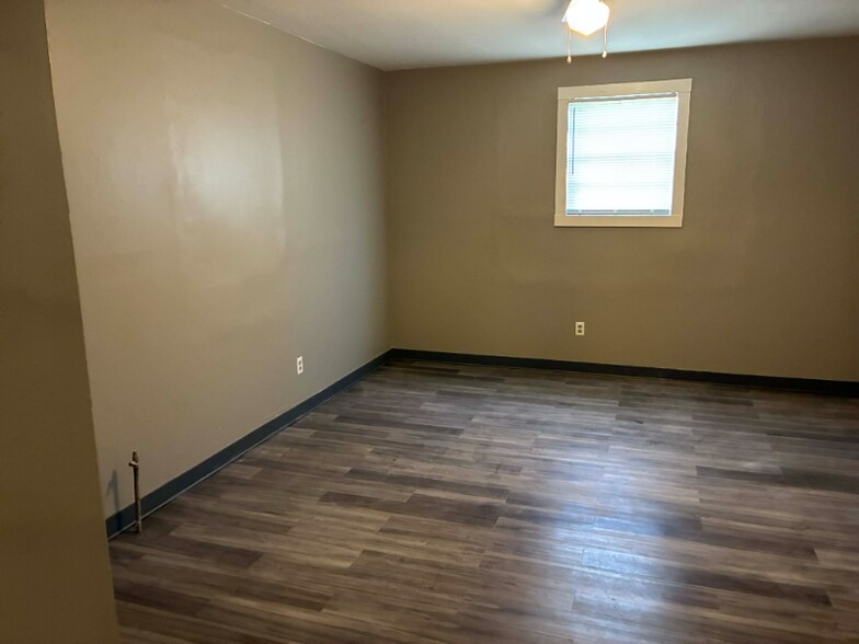 Building Photo - 1903-1905 S Booker St