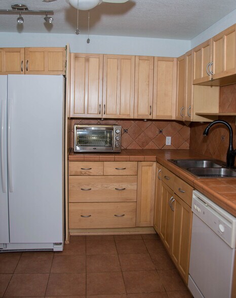 Building Photo - 2651 S Course Dr