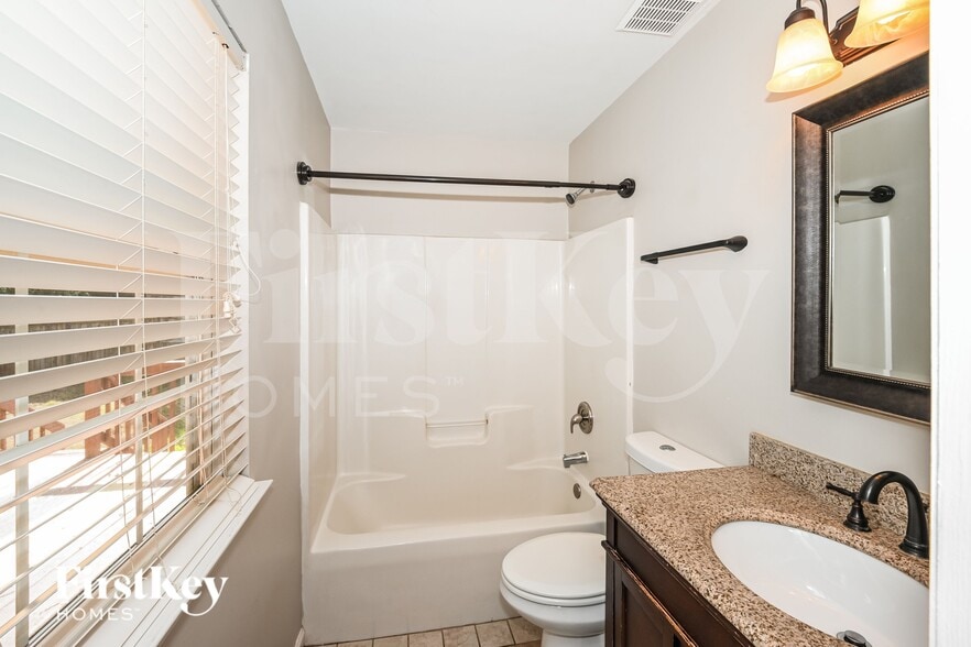 Building Photo - 16126 Amber Field Dr