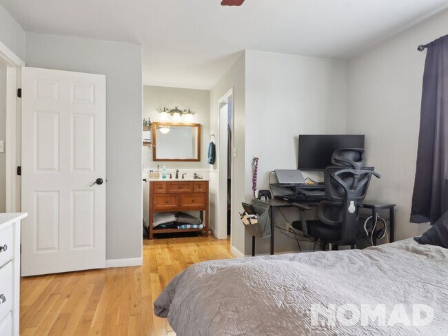 Building Photo - 3 Bedroom Townhome in Aurora