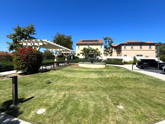 Building Photo - 2 bed, 2.5 bath located in Corona, CA!
