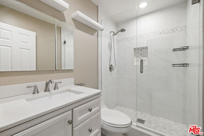 Building Photo - 1685 E Avenida De Las Flores