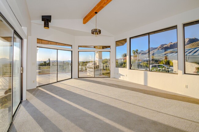 Building Photo - STUNNING HOME WITH BREATHTAKING VIEWS LOCATED AT THE TOP OF CAMPBELL!