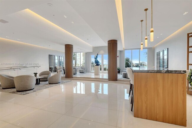 Building Photo - 888 Brickell Key Dr