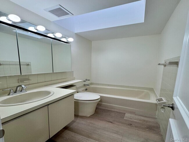 Building Photo - 80 Northgate Cir