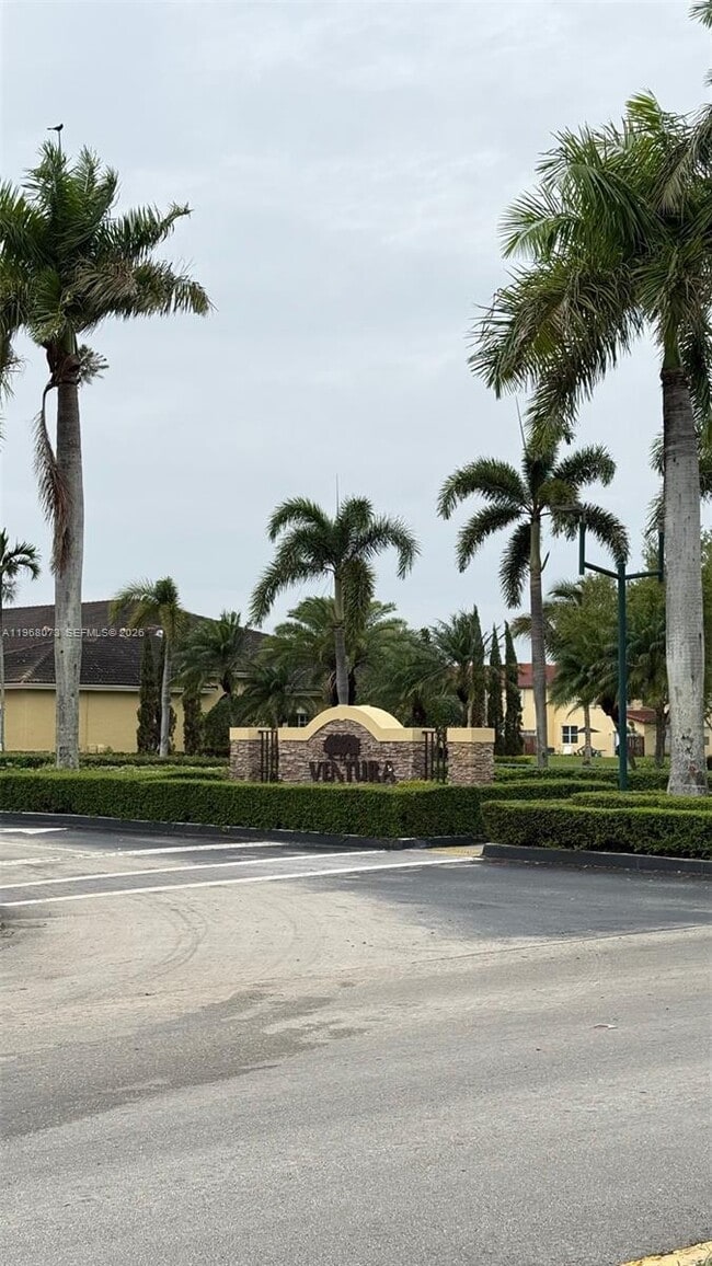 Building Photo - 3323 NE 11th Dr