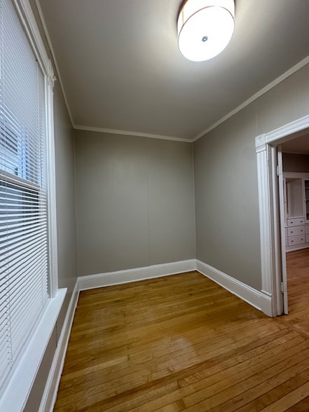 Building Photo - 2527 S Howell Ave