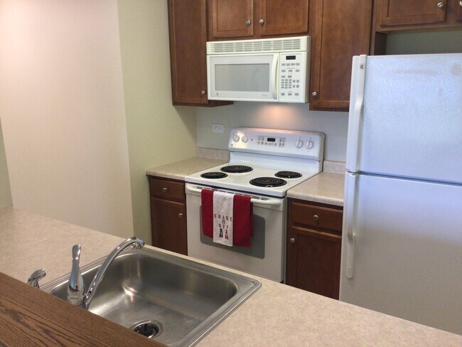 Building Photo - 211 Glengarry Dr
