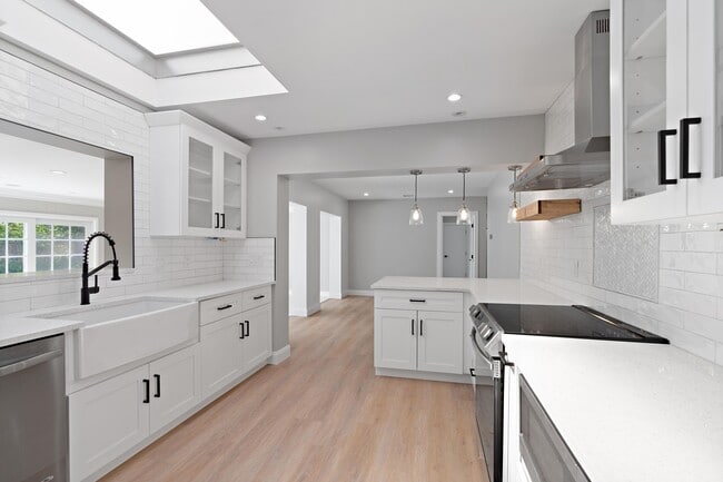 Building Photo - 3600 Westview Ave