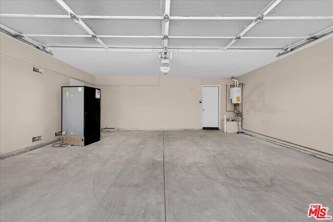 Building Photo - 40808 Eastwood Ln