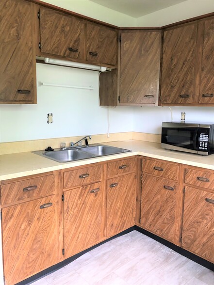 Kitchen - 906 N West St