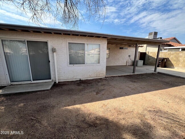 Building Photo - 11231 W Golden Ln