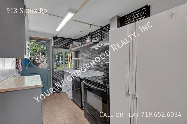 Building Photo - 913 Sioux Rd