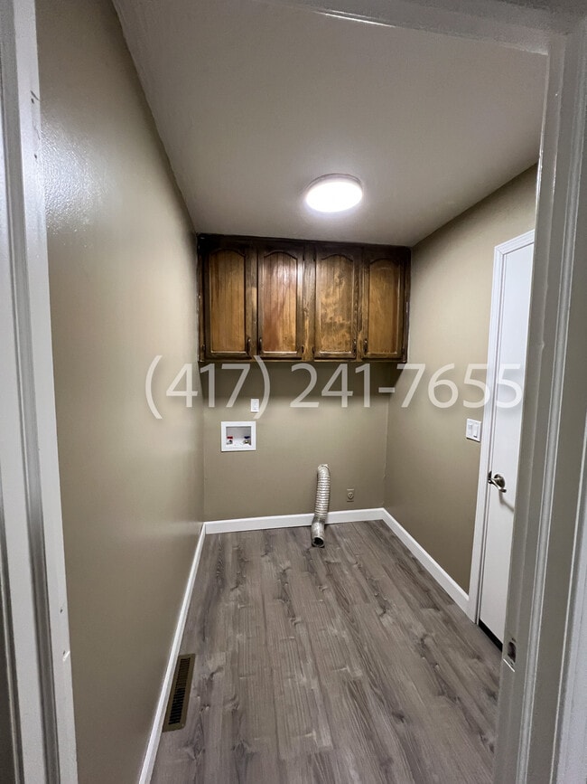 Building Photo - 3016 W Roxbury St