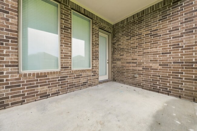 Building Photo - 4926 Chester Lk Ln