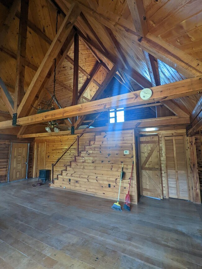 Building Photo - Log Cabin in Pilot Grove, MO