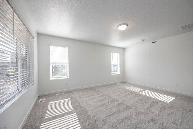 Building Photo - End Unit New Construction with Finished Basement Includes Utilities in New Jordanelle Ridge Neigh...