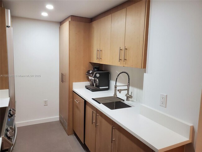 Building Photo - 10275 Collins Ave