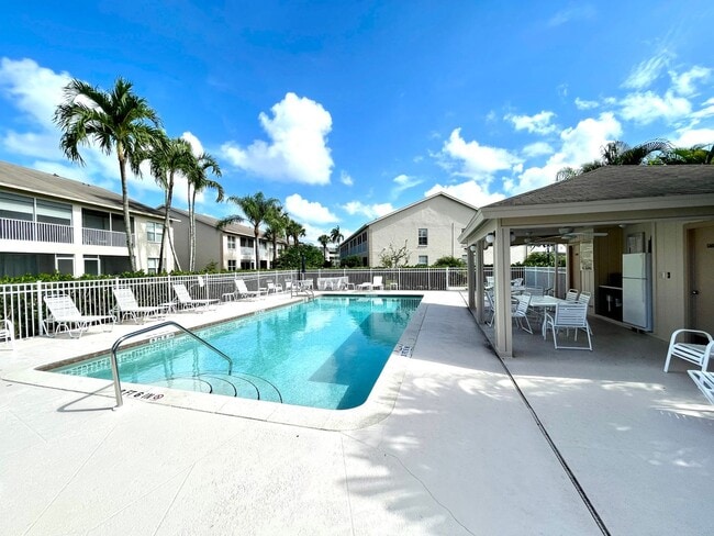 Building Photo - ** BRADSTROM VILLAGE ** 3 BED / 2 BATH CON...