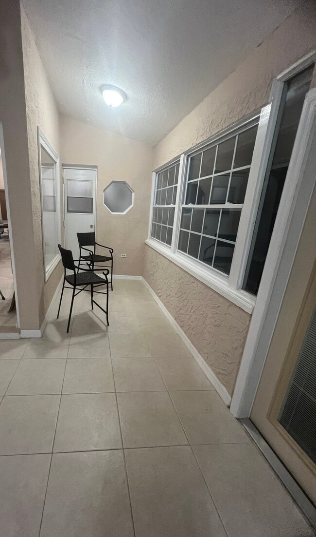 Building Photo - 922 Jackson Way