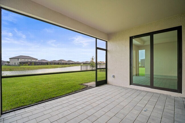 Building Photo - Spacious home 3beds+Den 3 baths located in...