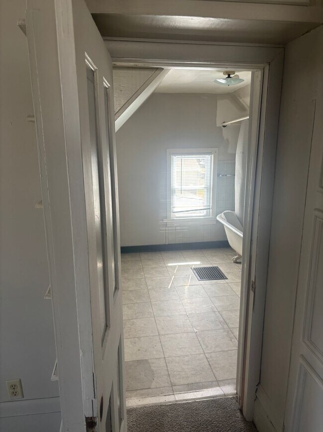 Building Photo - 401 7thAve SW